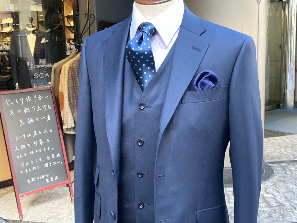 ネイビー無地はスリーピースで 京都 大阪のオーダースーツ専門店 京都ビスポーク